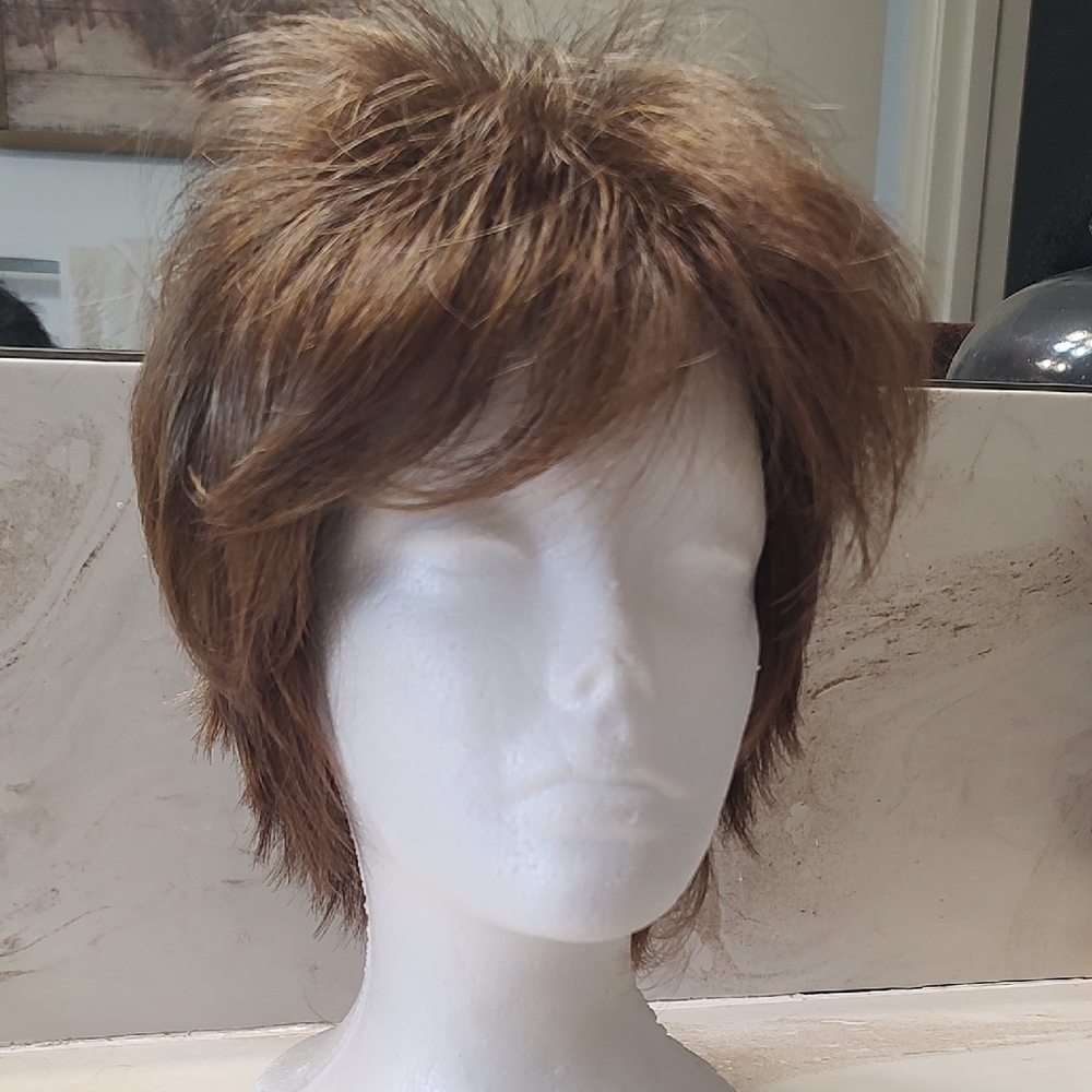 Women’s Short Layered Wig in Alburn Red
